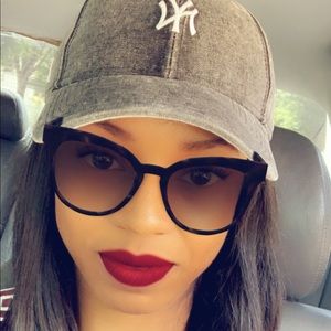 Meet your Posher, Cat